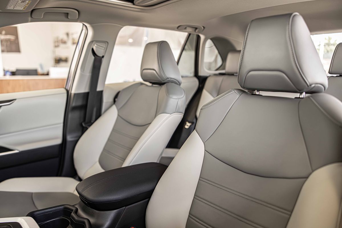 2021 Toyota RAV4 Hybrid XLE Premium photo 20