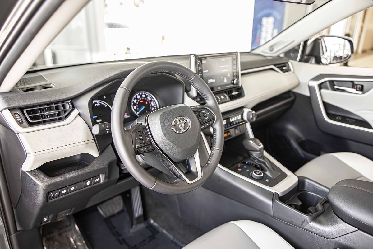 2021 Toyota RAV4 Hybrid XLE Premium photo 22