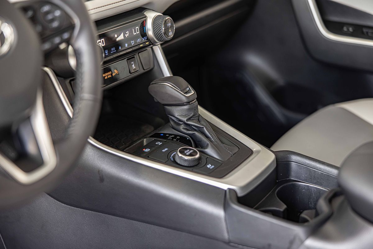 2021 Toyota RAV4 Hybrid XLE Premium photo 24