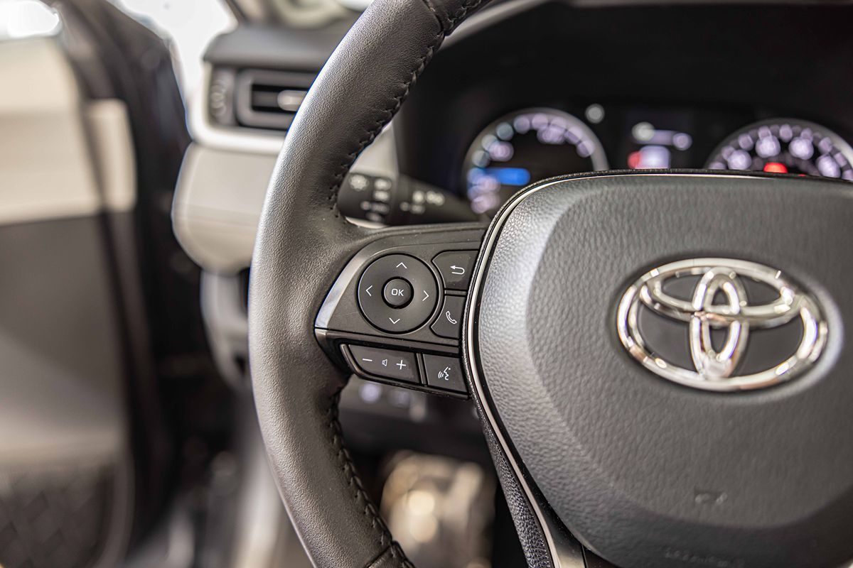 2021 Toyota RAV4 Hybrid XLE Premium photo 27