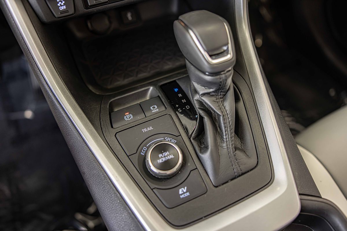 2021 Toyota RAV4 Hybrid XLE Premium photo 32