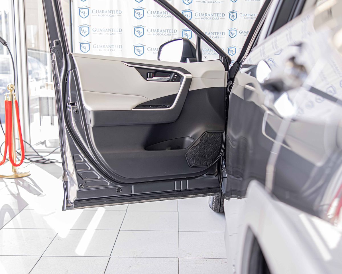 2021 Toyota RAV4 Hybrid XLE Premium photo 33