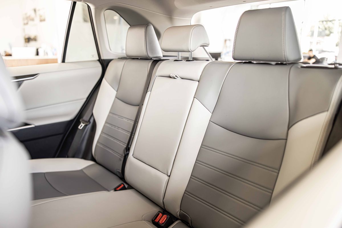 2021 Toyota RAV4 Hybrid XLE Premium photo 34