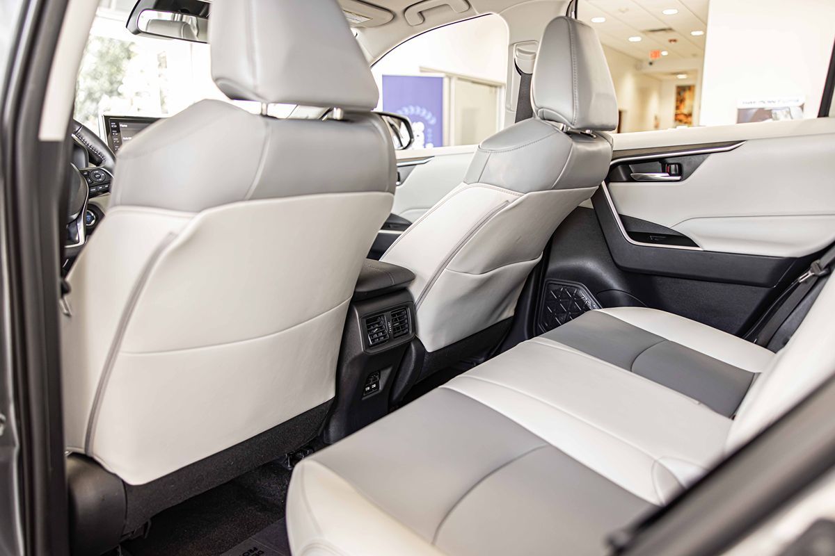 2021 Toyota RAV4 Hybrid XLE Premium photo 35
