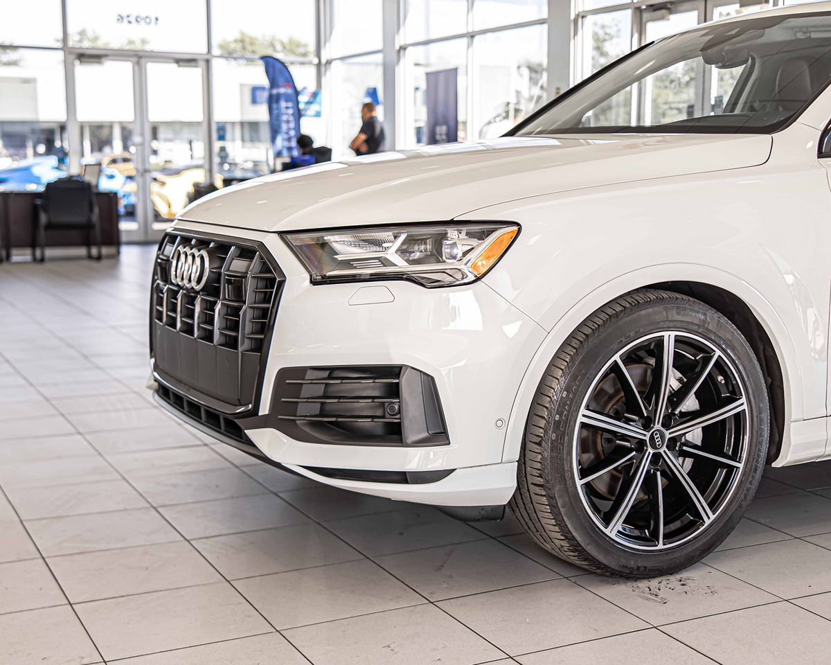 2023 Audi Q7 55 Prestige photo 4