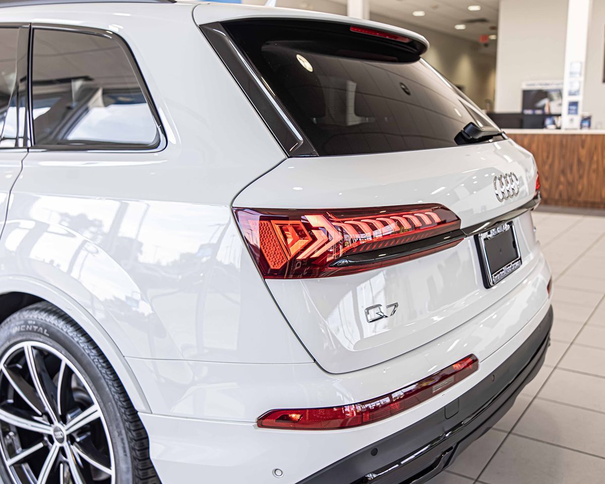 2023 Audi Q7 55 Prestige photo 14