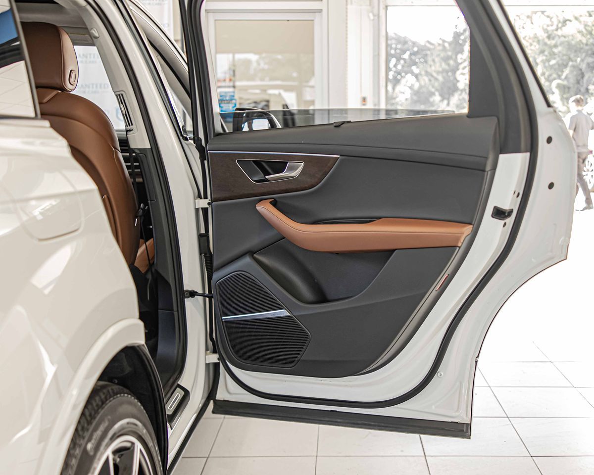 2023 Audi Q7 55 Prestige photo 38