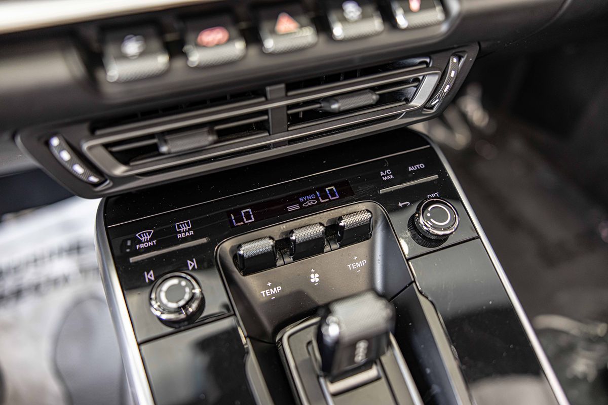 2024 PORSCHE 911 - Image 32