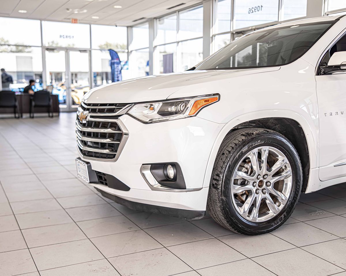 2020 Chevrolet Traverse High Country photo 2
