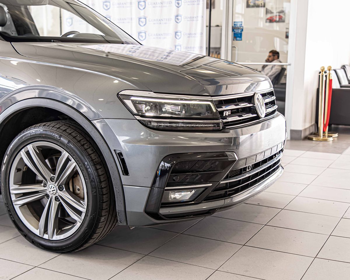 2019 Volkswagen Tiguan SEL Premium photo 3