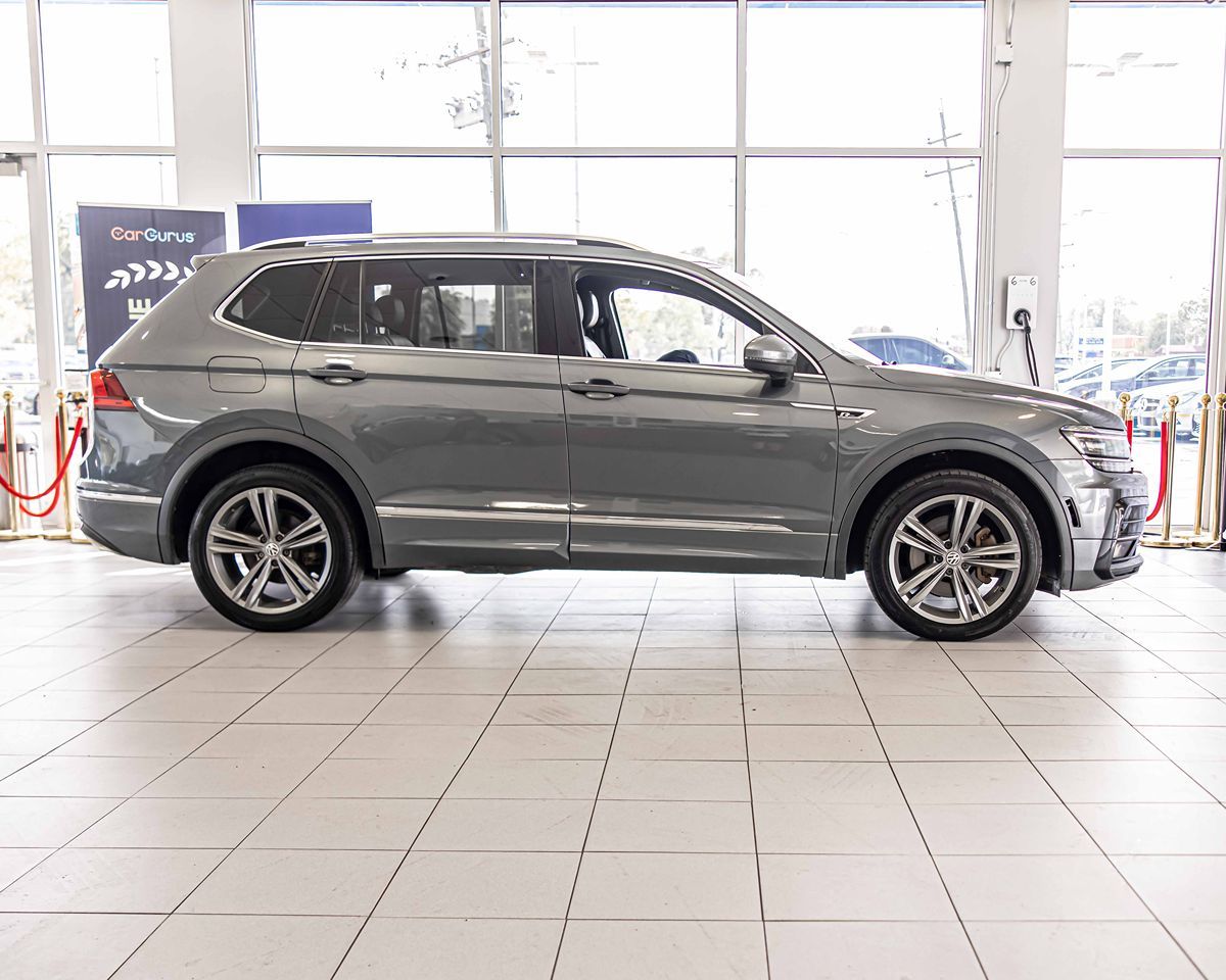2019 Volkswagen Tiguan SEL Premium photo 9