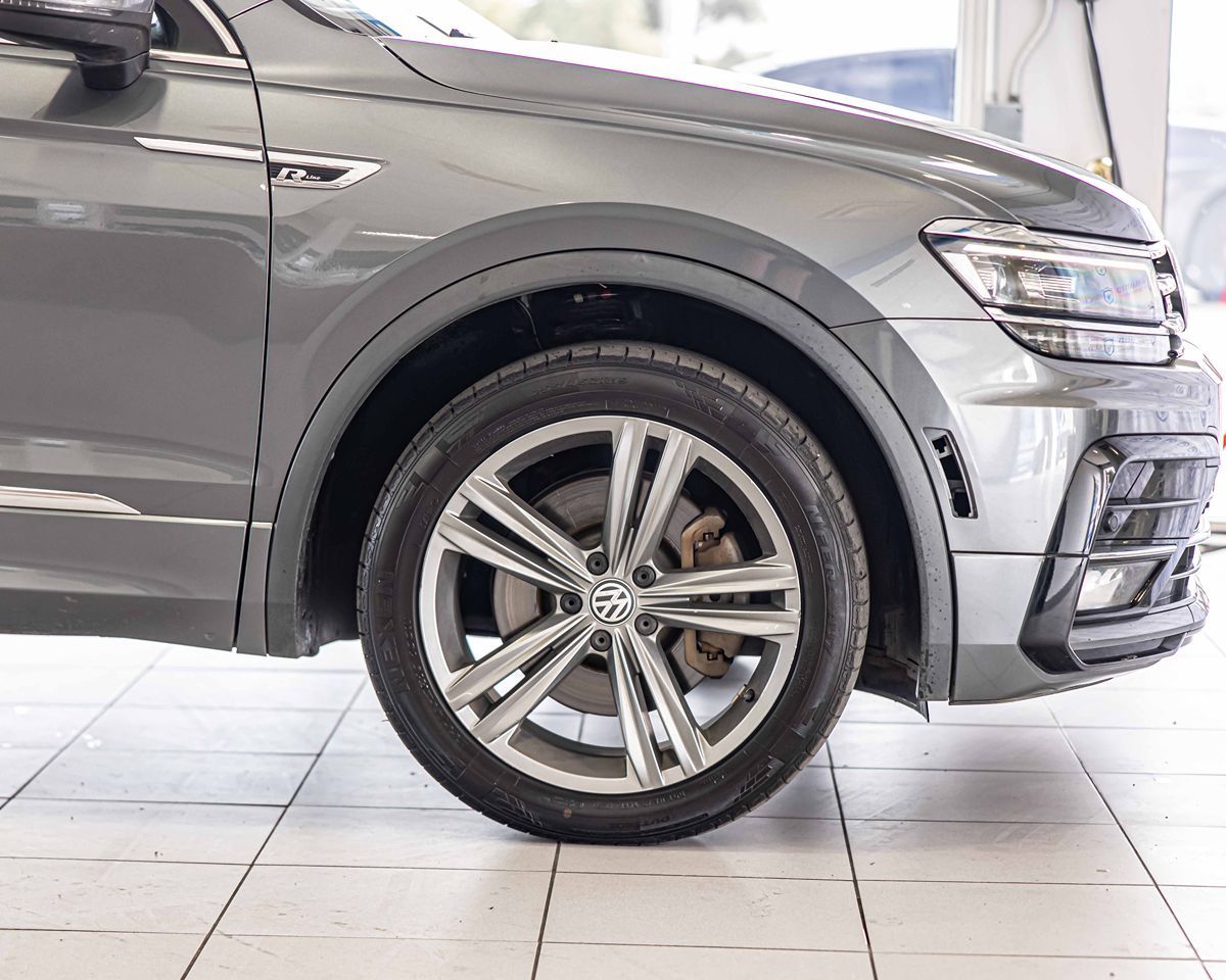 2019 Volkswagen Tiguan SEL Premium photo 10