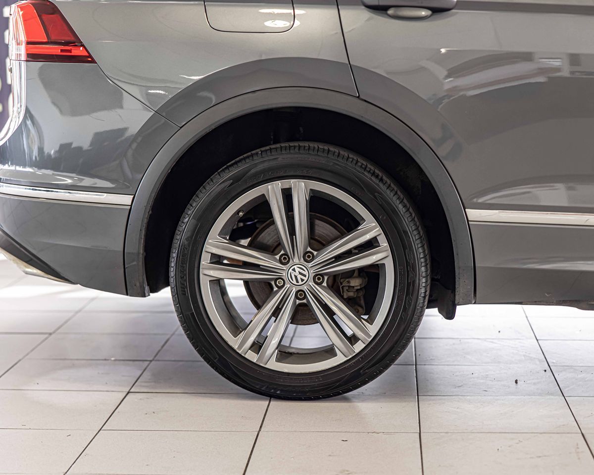 2019 Volkswagen Tiguan SEL Premium photo 11
