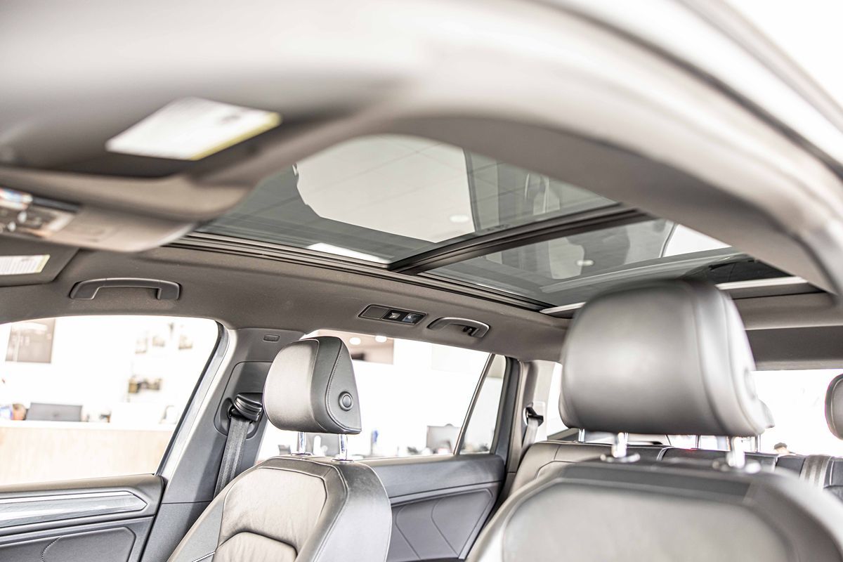 2019 Volkswagen Tiguan SEL Premium photo 16