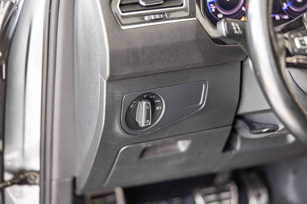 2019 Volkswagen Tiguan SEL Premium photo 18