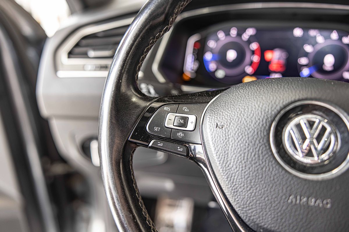 2019 Volkswagen Tiguan SEL Premium photo 20