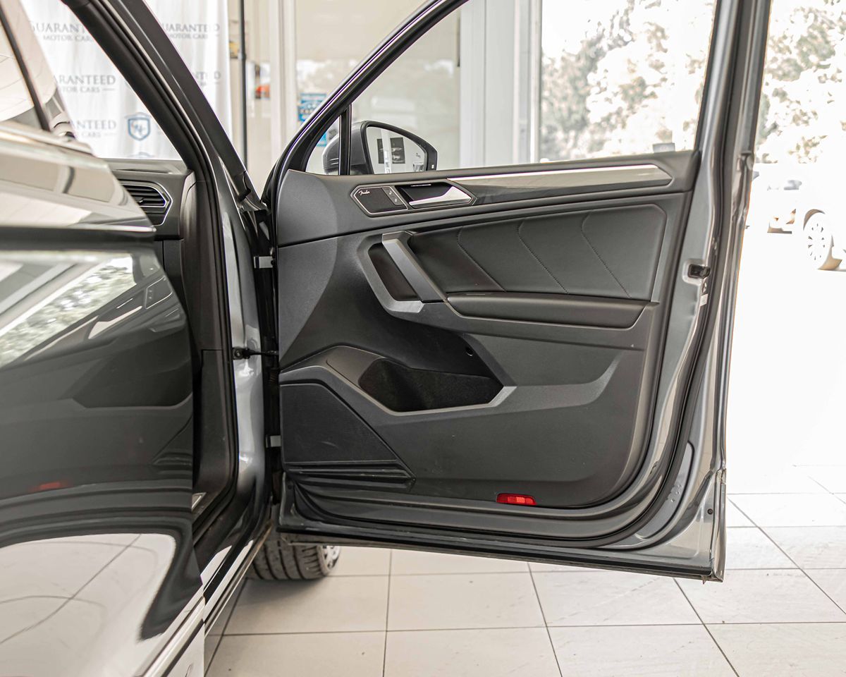 2019 Volkswagen Tiguan SEL Premium photo 34
