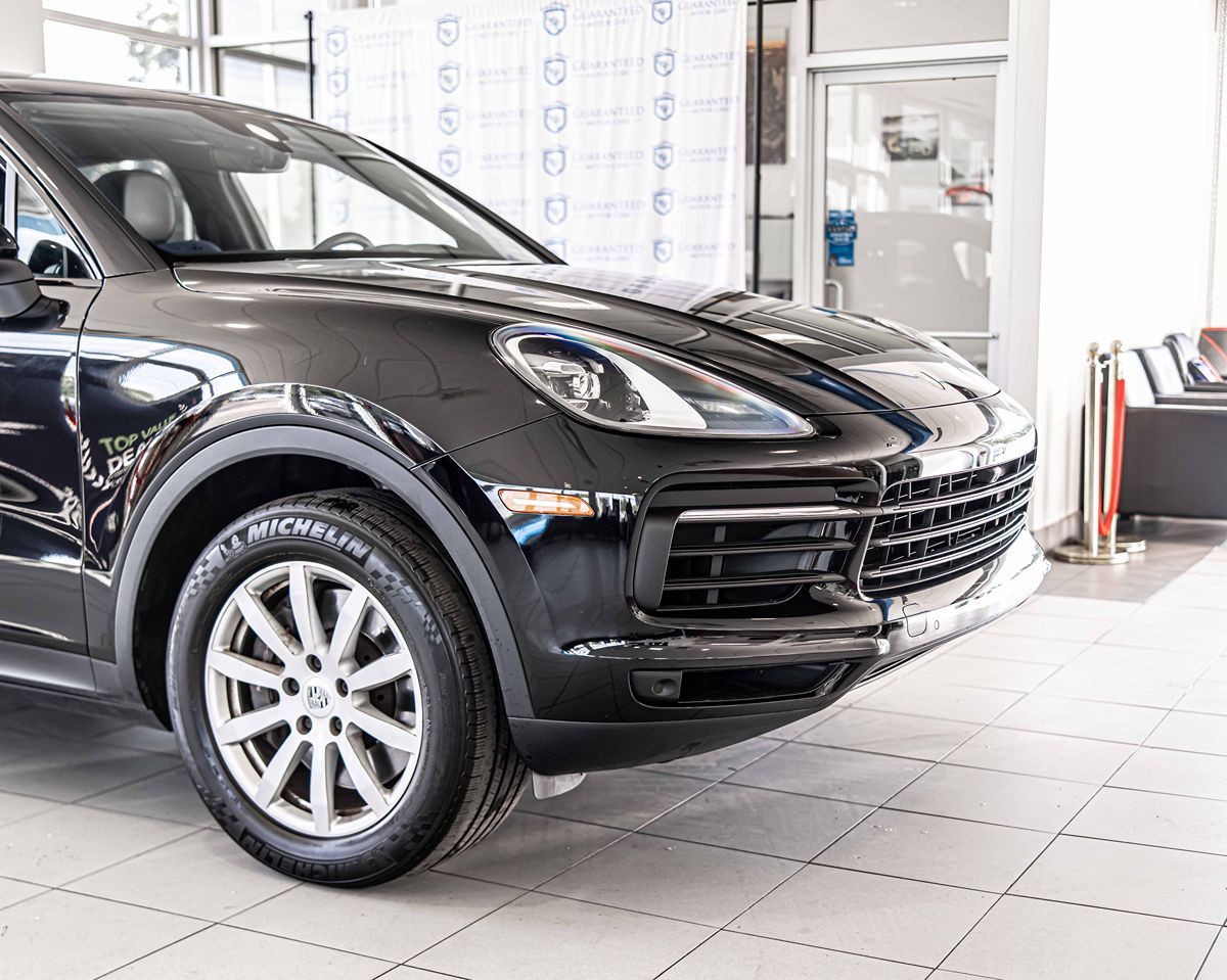 2022 Porsche Cayenne Base photo 3