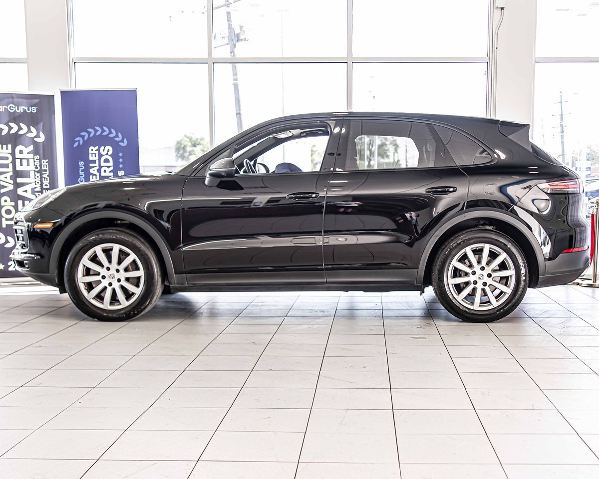 2022 Porsche Cayenne Base photo 6