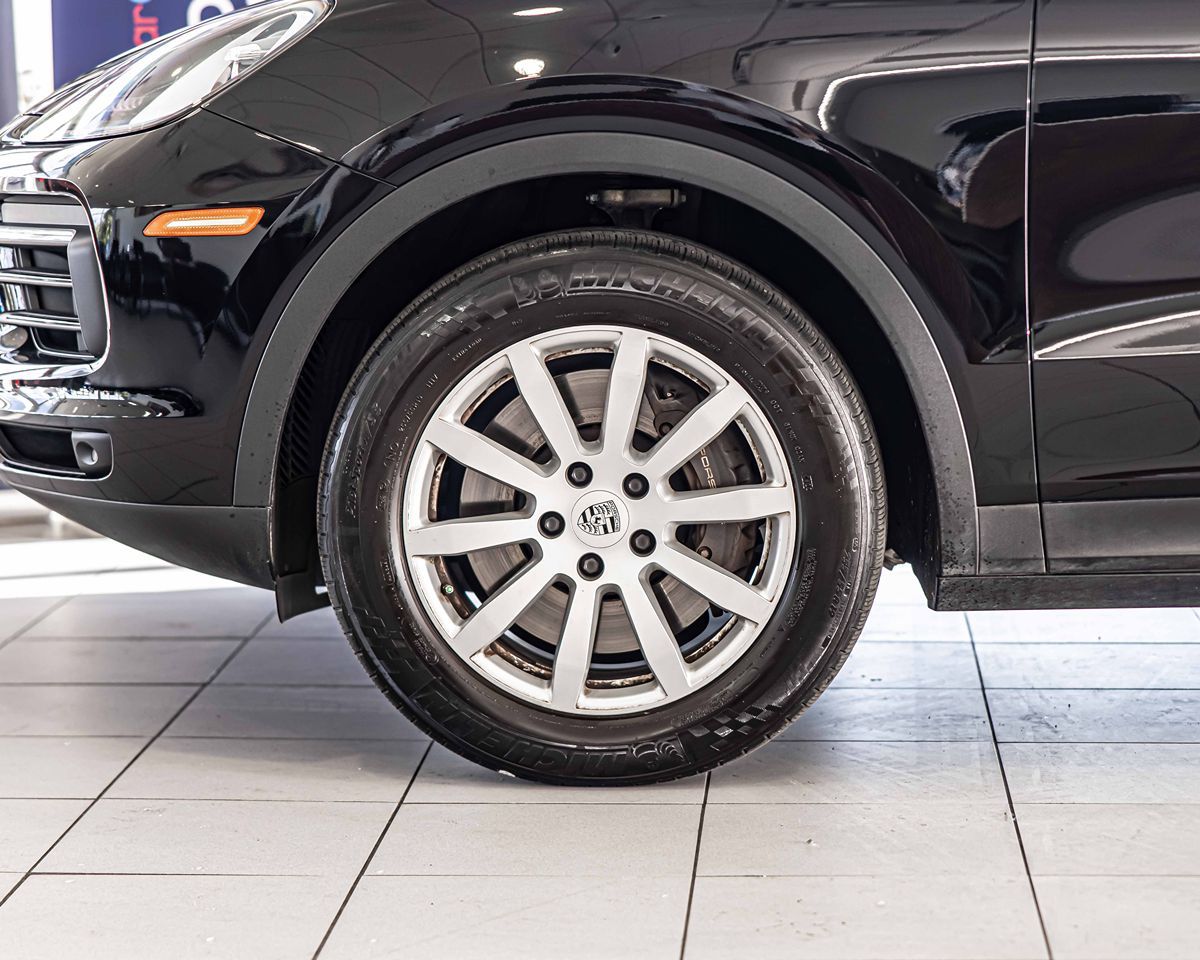 2022 Porsche Cayenne Base photo 8