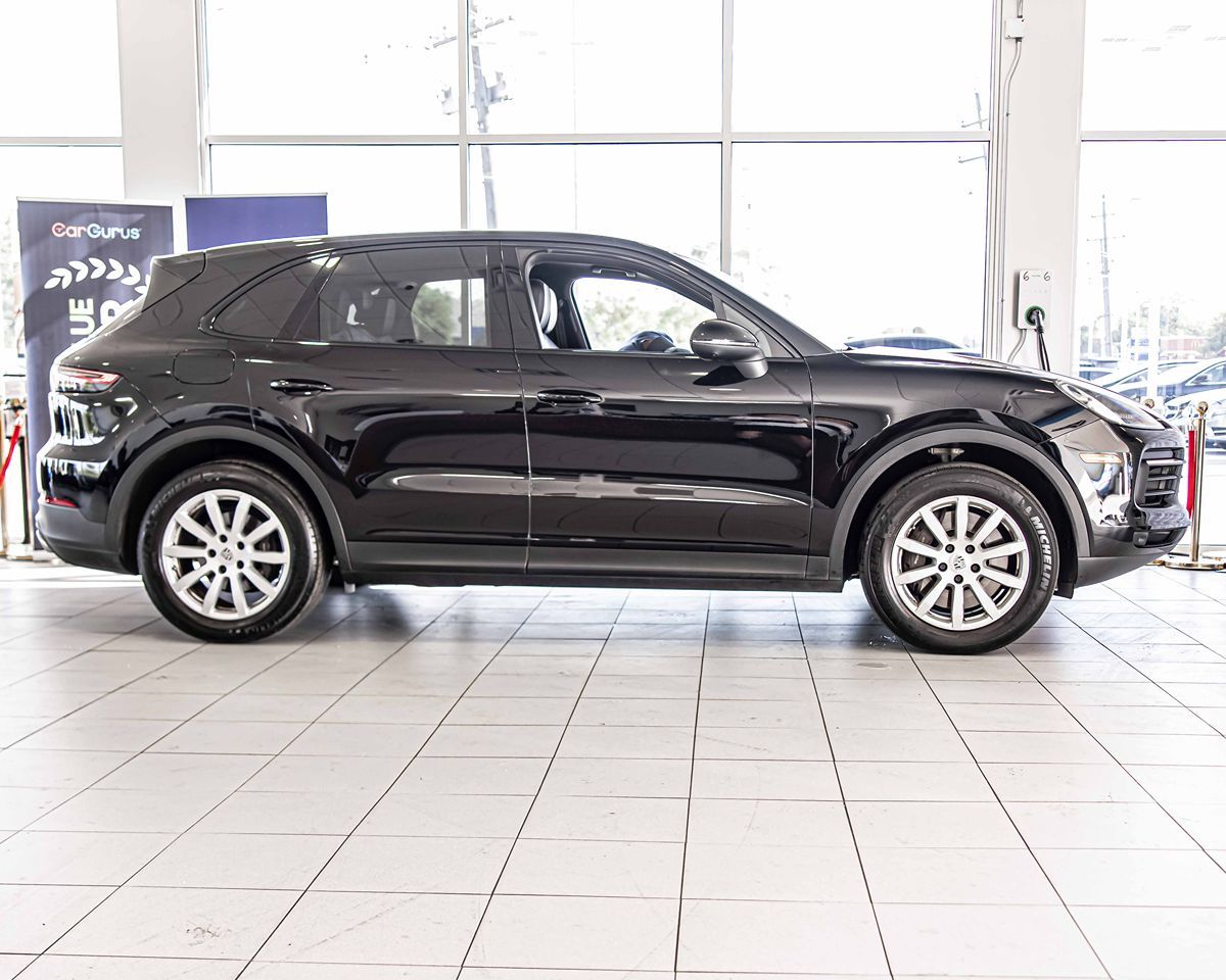 2022 Porsche Cayenne Base photo 9