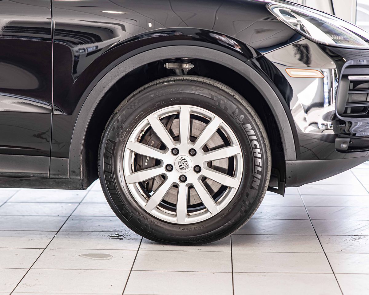 2022 Porsche Cayenne Base photo 10