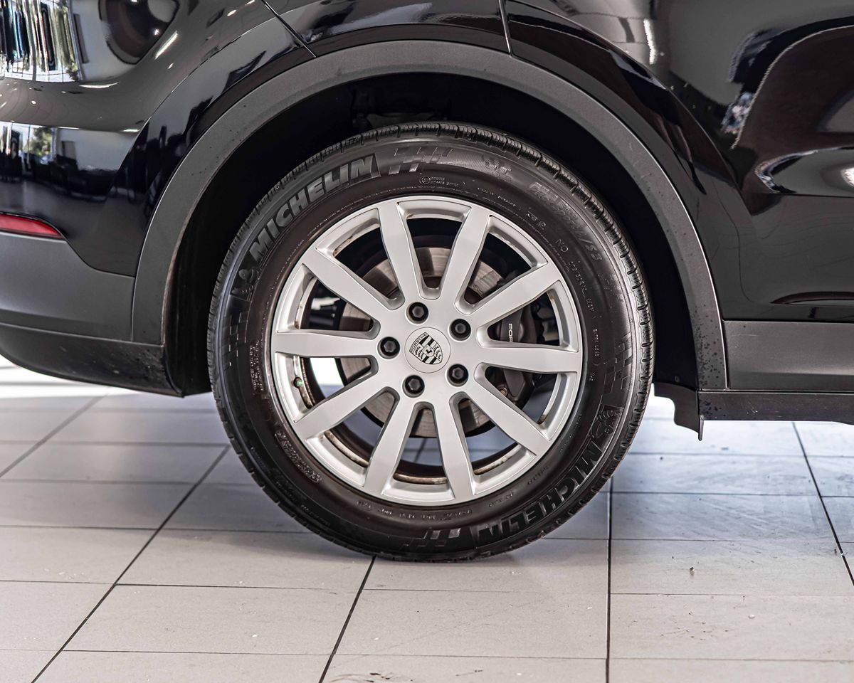 2022 Porsche Cayenne Base photo 11