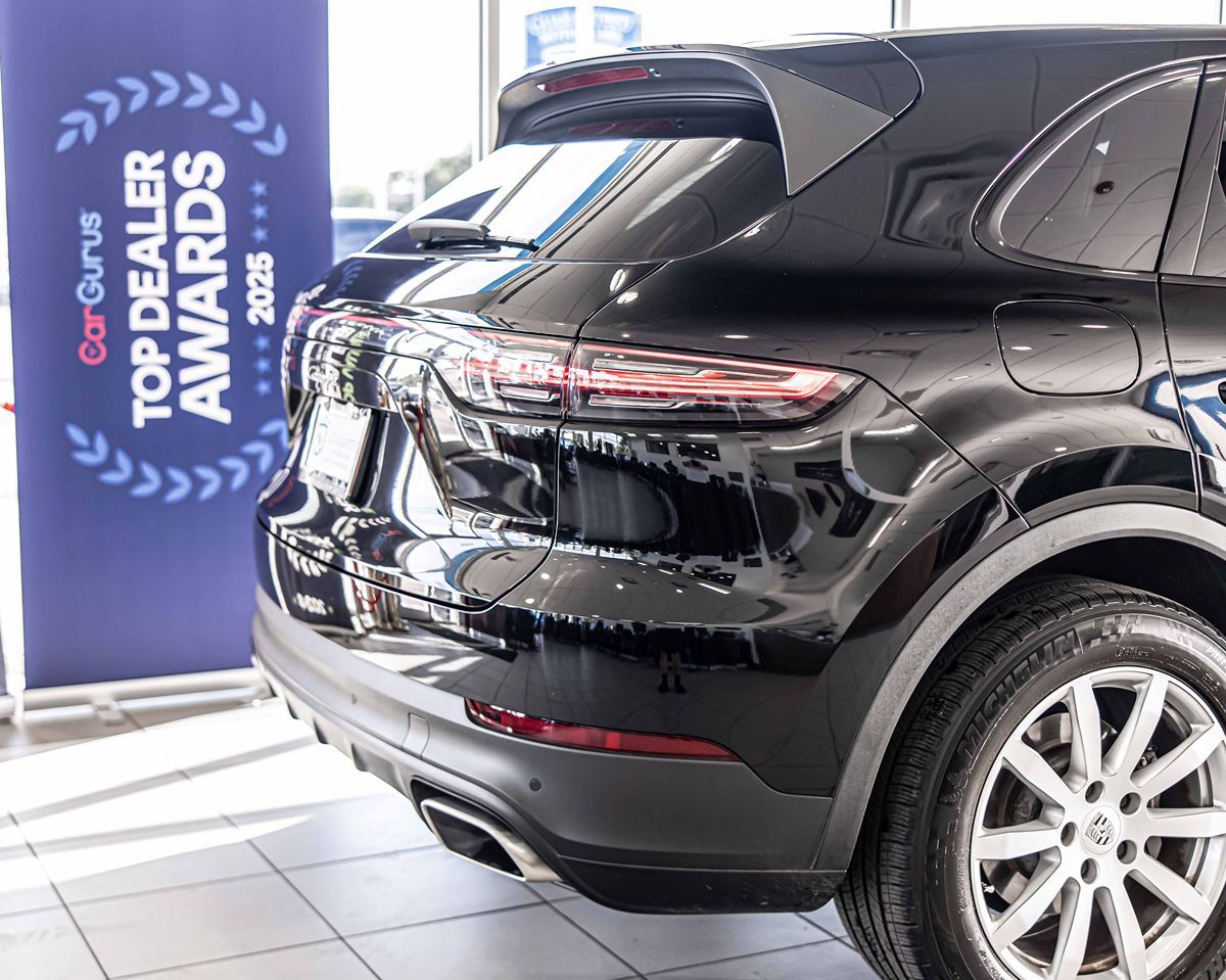 2022 Porsche Cayenne Base photo 12
