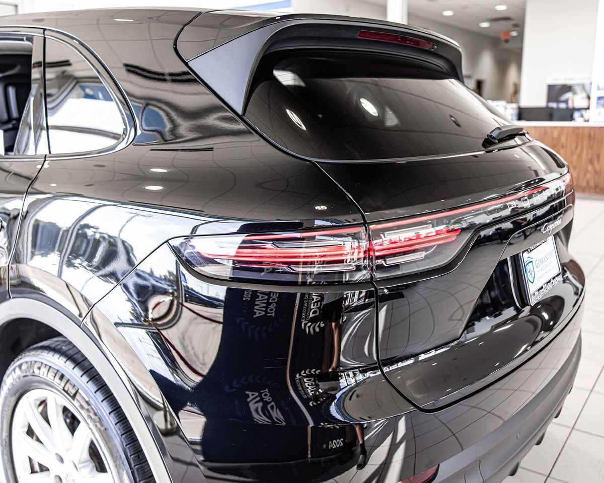 2022 Porsche Cayenne Base photo 14