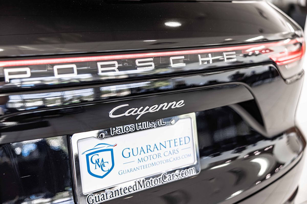 2022 Porsche Cayenne Base photo 15