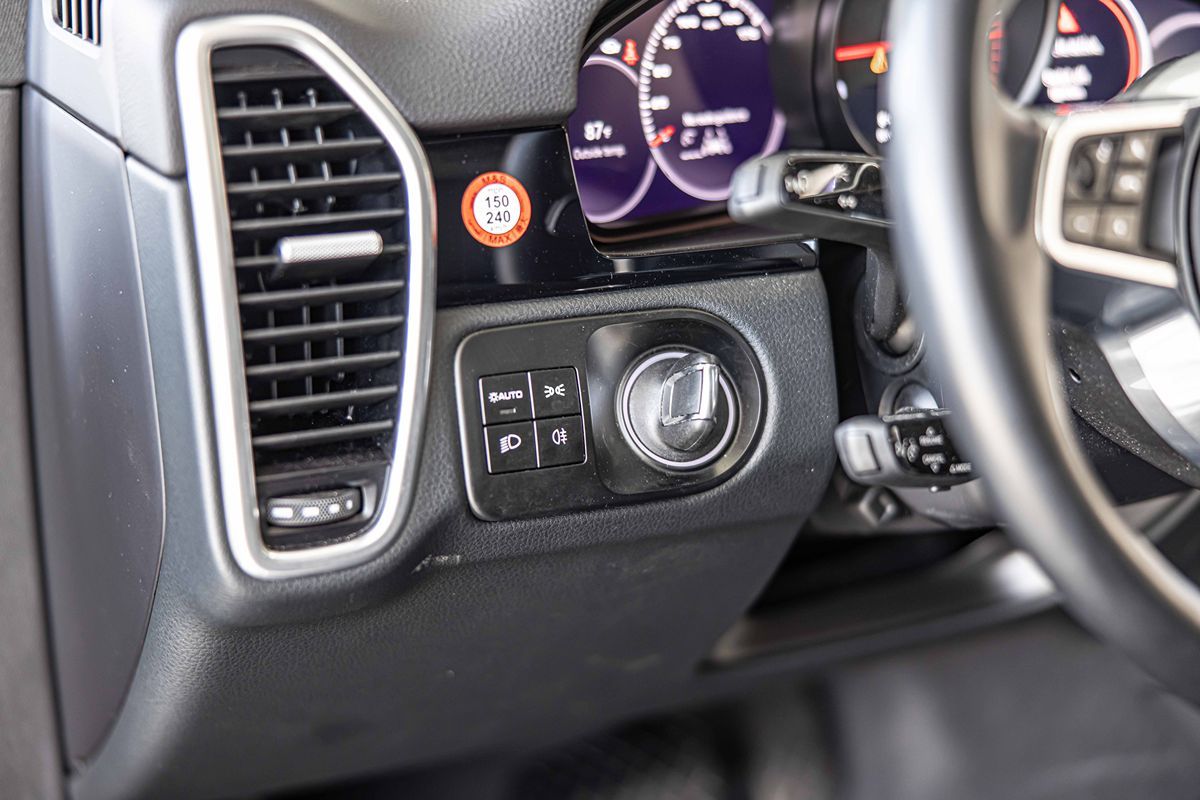 2022 Porsche Cayenne Base photo 20