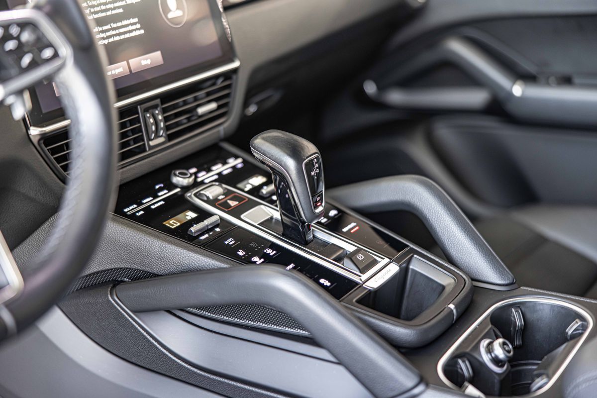 2022 Porsche Cayenne Base photo 21