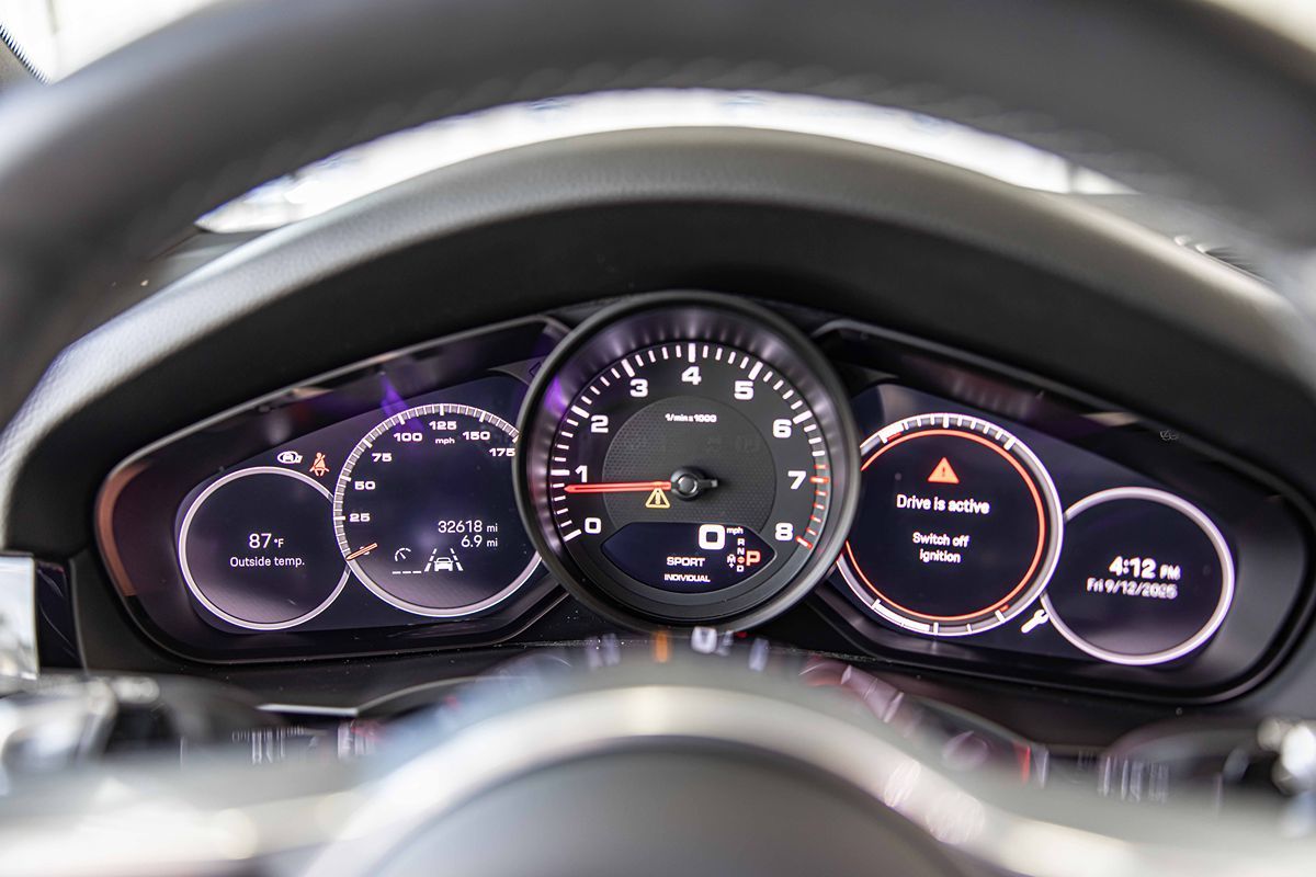 2022 Porsche Cayenne Base photo 23