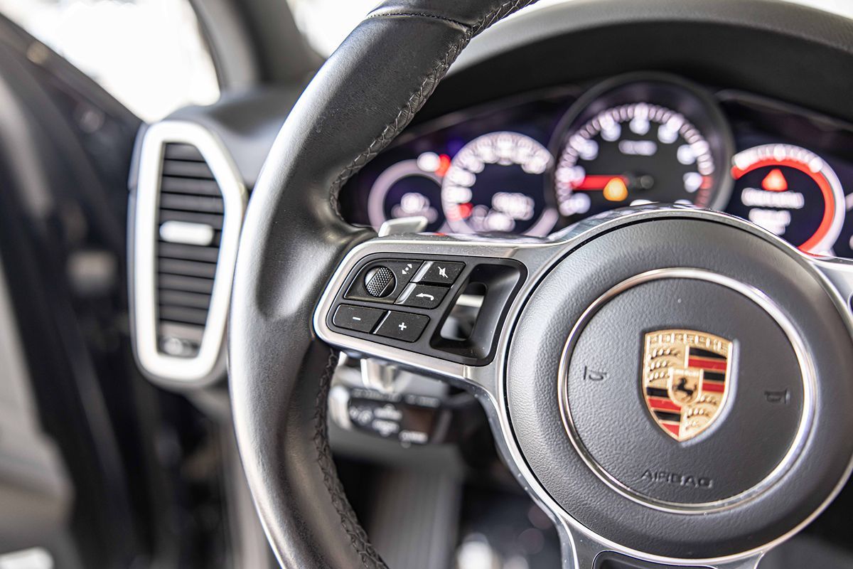 2022 Porsche Cayenne Base photo 24