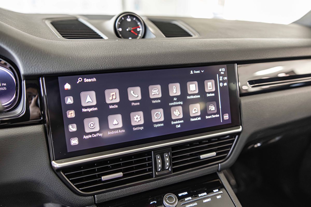 2022 Porsche Cayenne Base photo 26