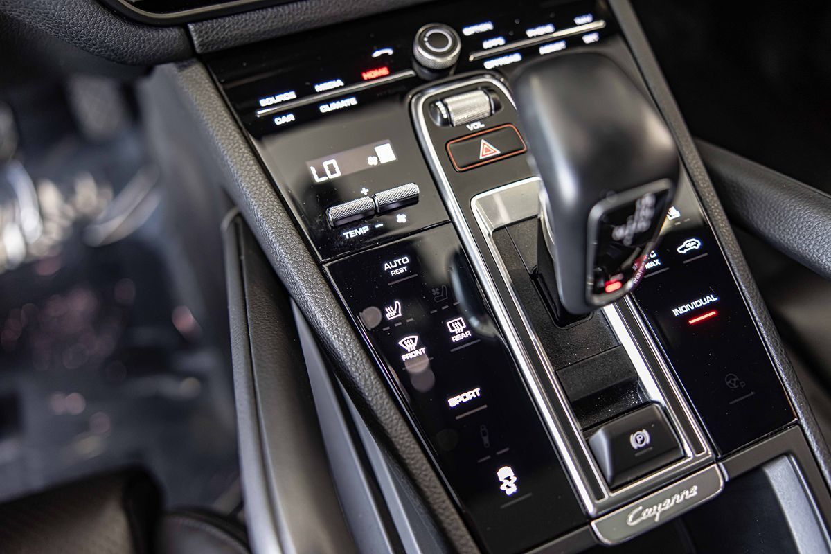2022 Porsche Cayenne Base photo 28