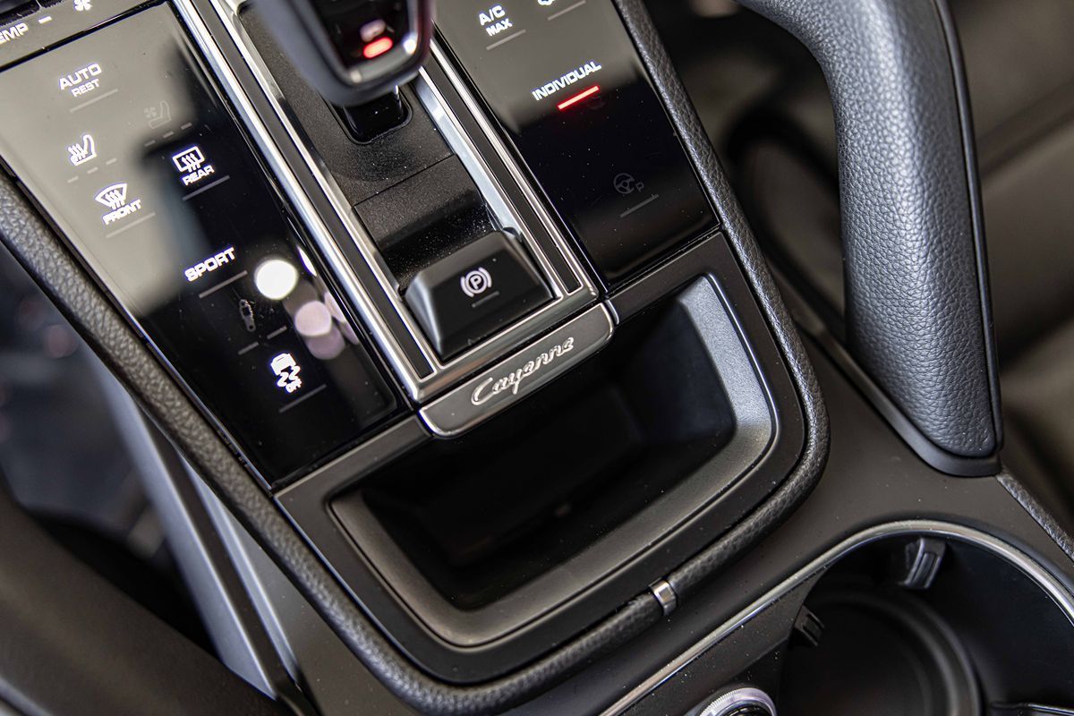 2022 Porsche Cayenne Base photo 31