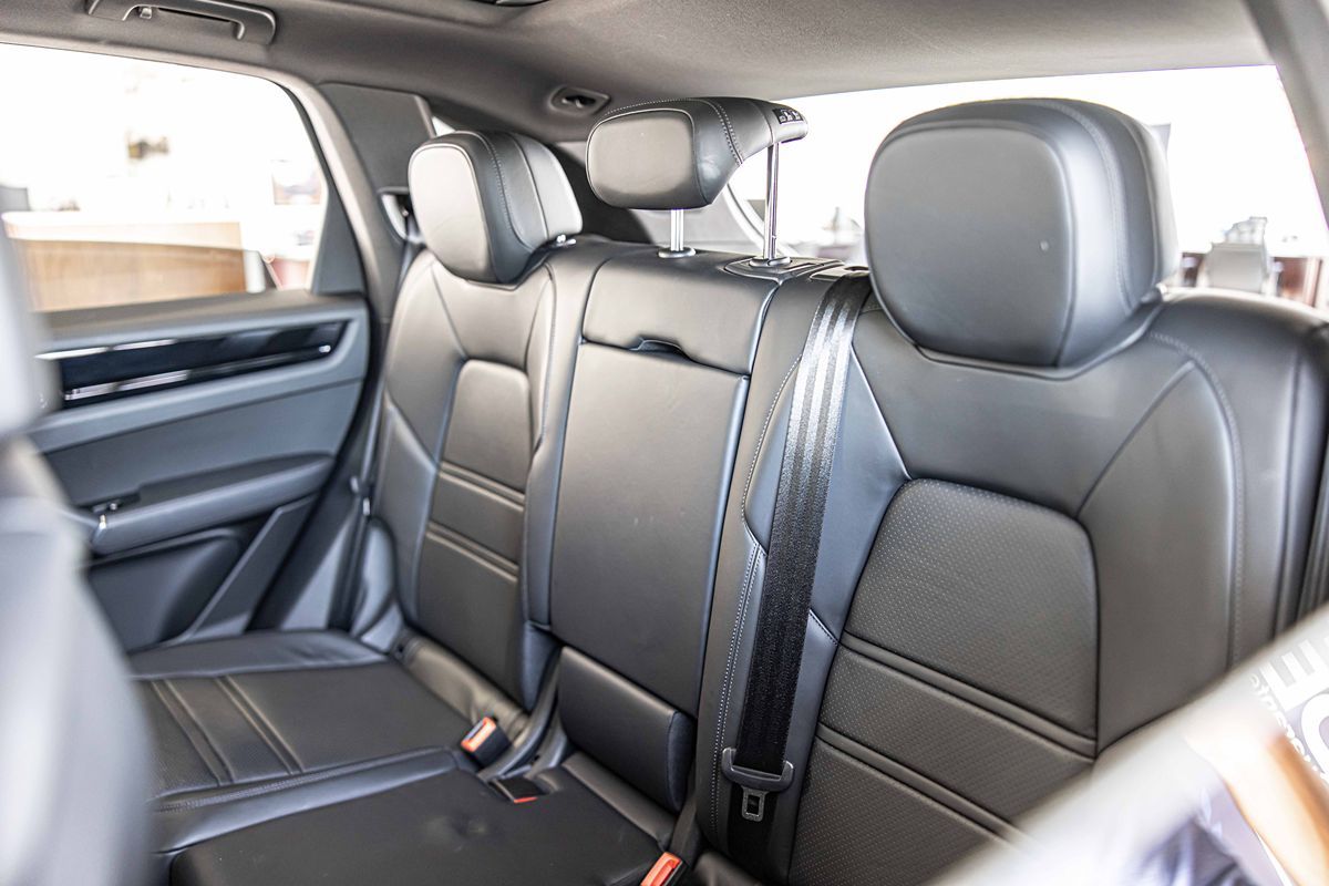 2022 Porsche Cayenne Base photo 33