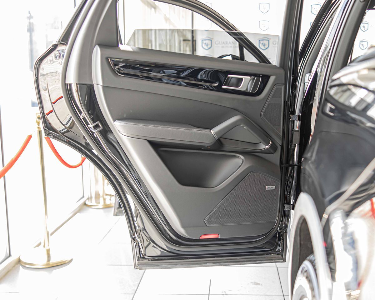 2022 Porsche Cayenne Base photo 35