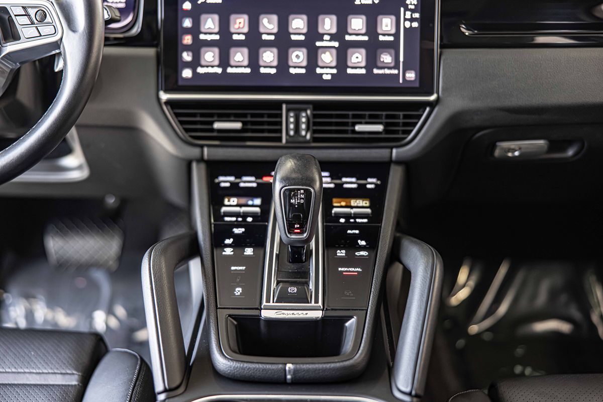 2022 Porsche Cayenne Base photo 37