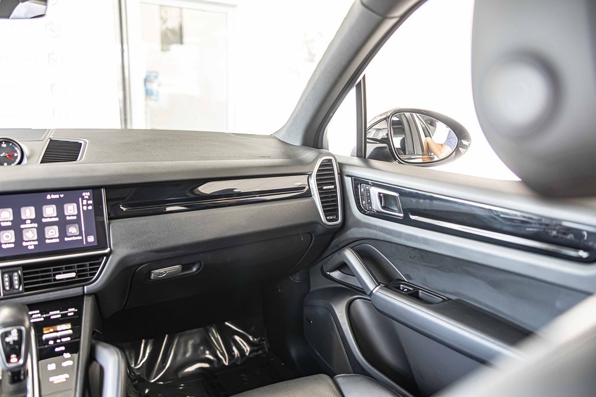 2022 Porsche Cayenne Base photo 38