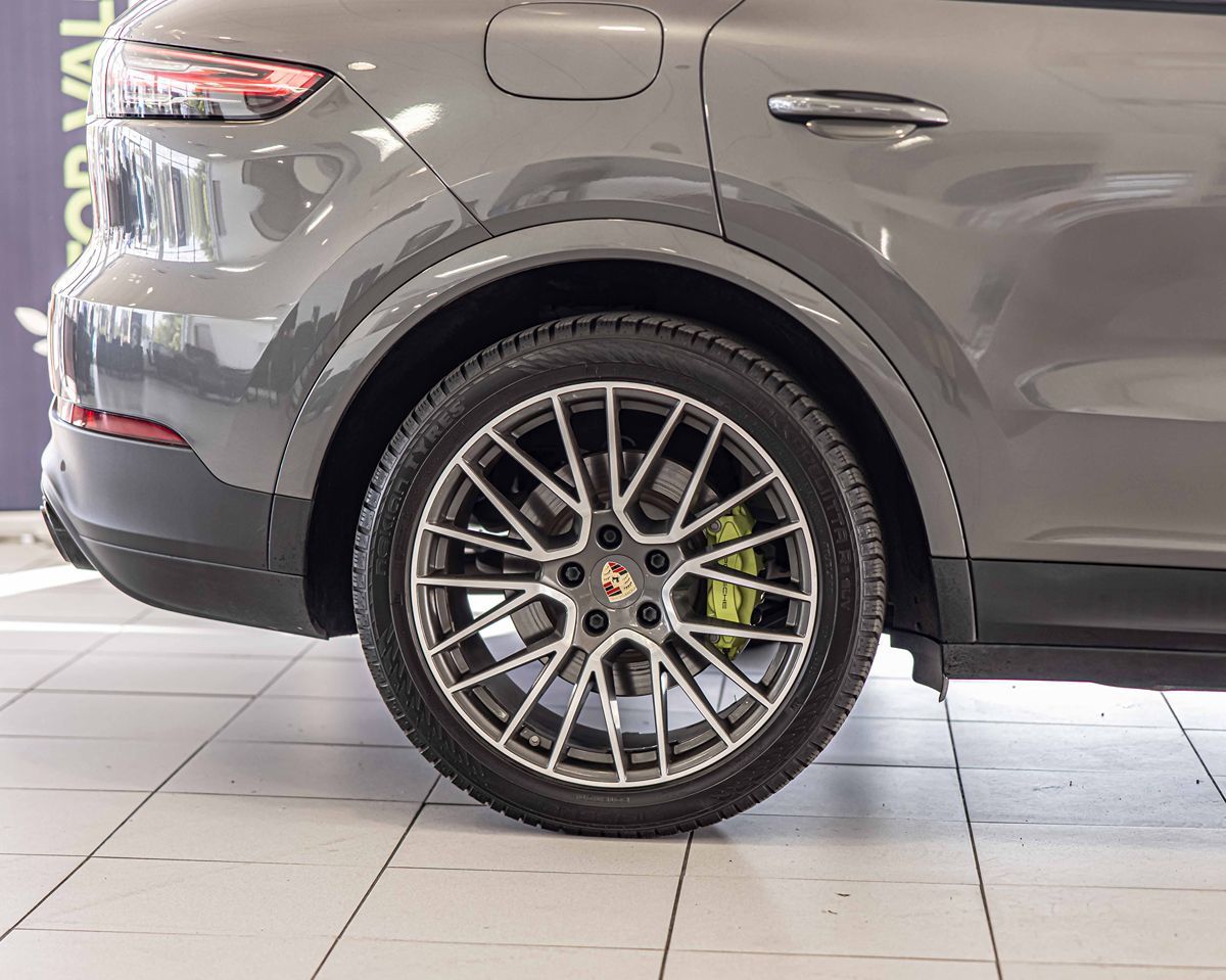 2021 Porsche Cayenne E-Hybrid Base photo 11