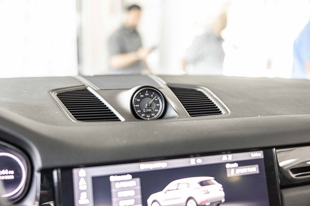 2021 Porsche Cayenne E-Hybrid Base photo 23