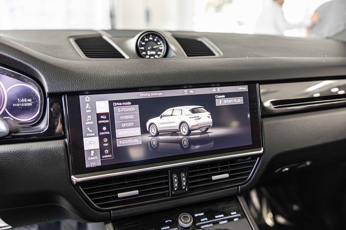 2021 Porsche Cayenne E-Hybrid Base photo 24