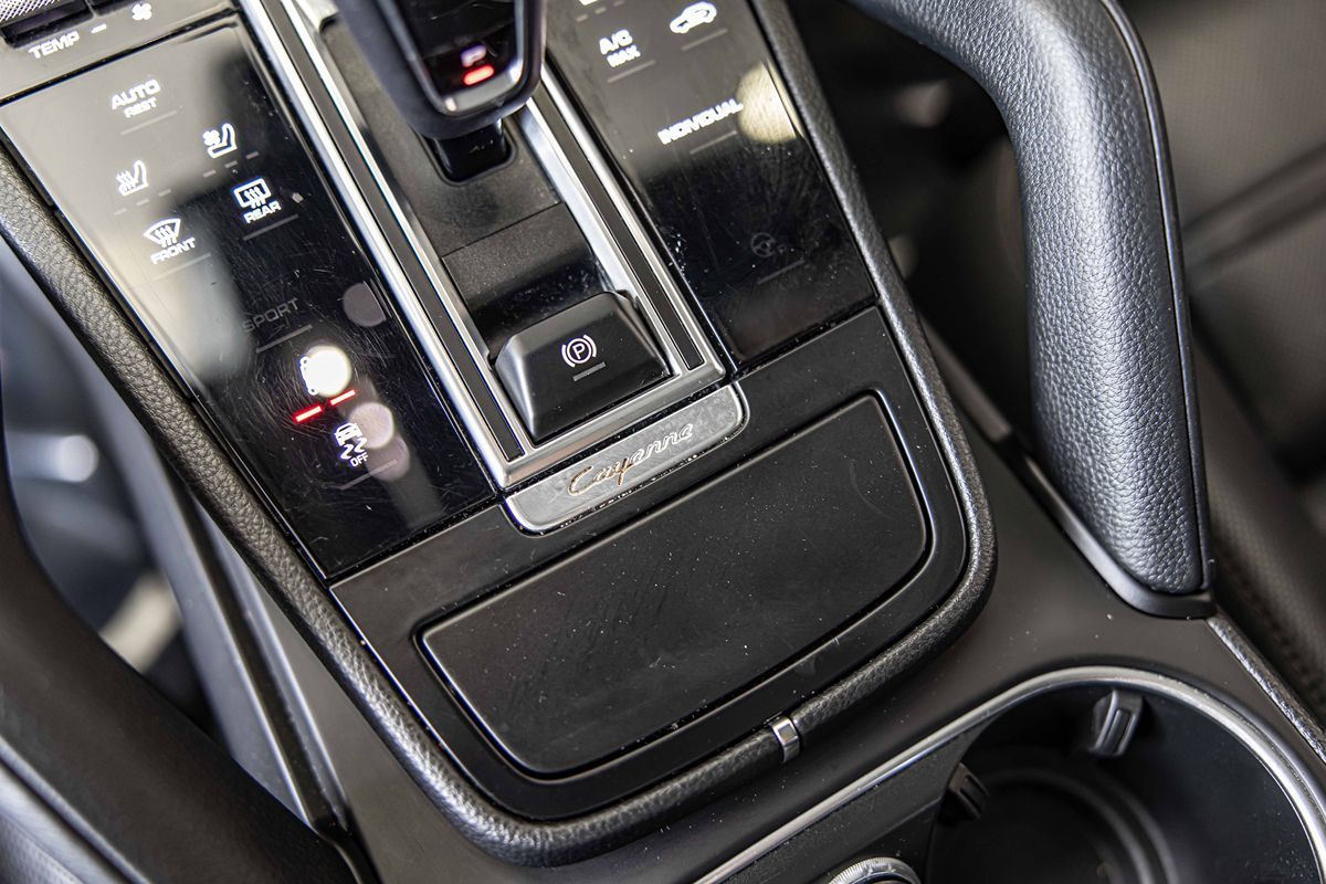 2021 Porsche Cayenne E-Hybrid Base photo 28