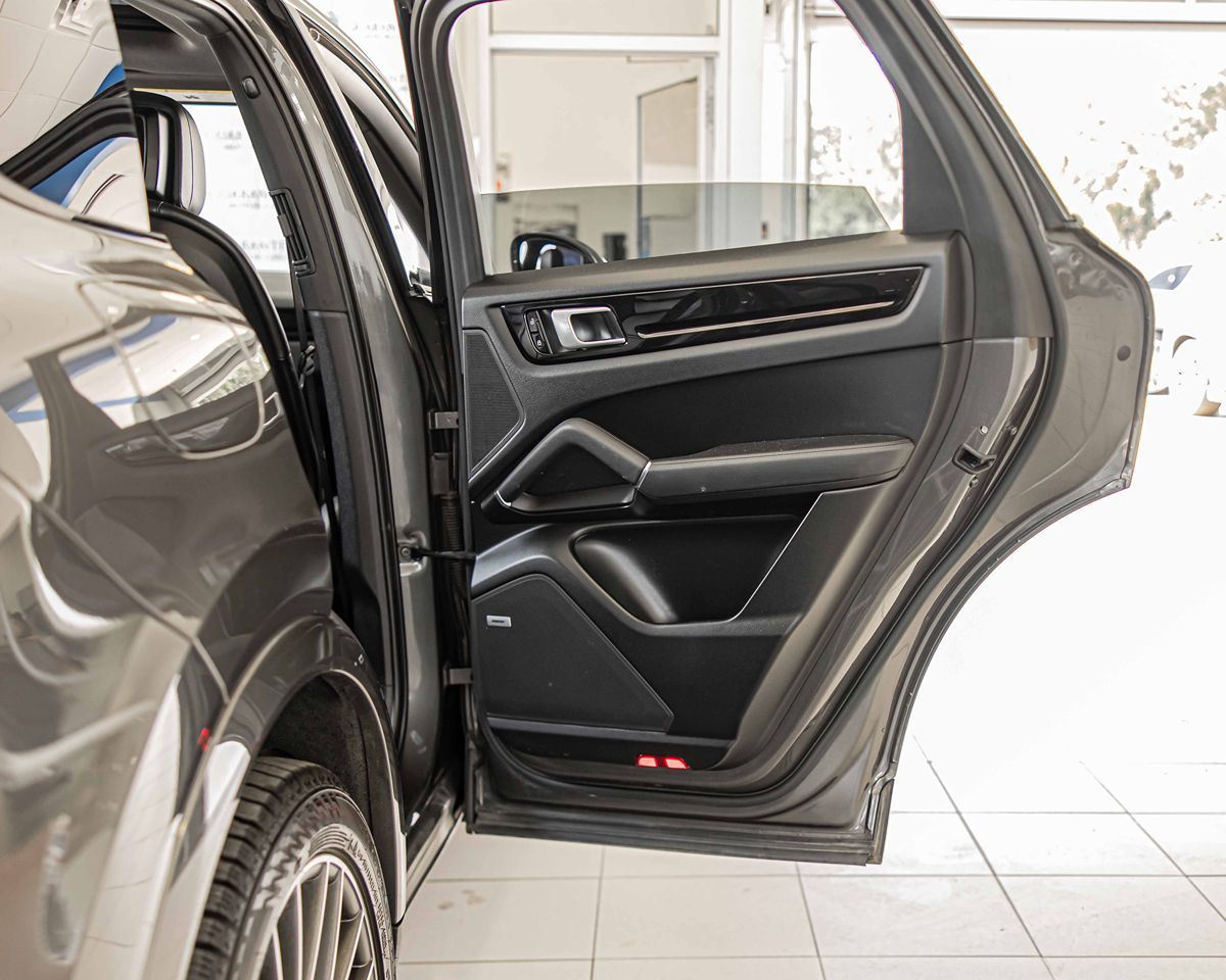 2021 Porsche Cayenne E-Hybrid Base photo 36