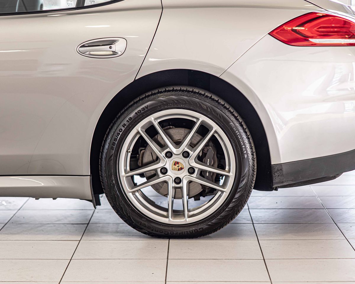 2014 Porsche Cayenne Platinum Edition photo 8