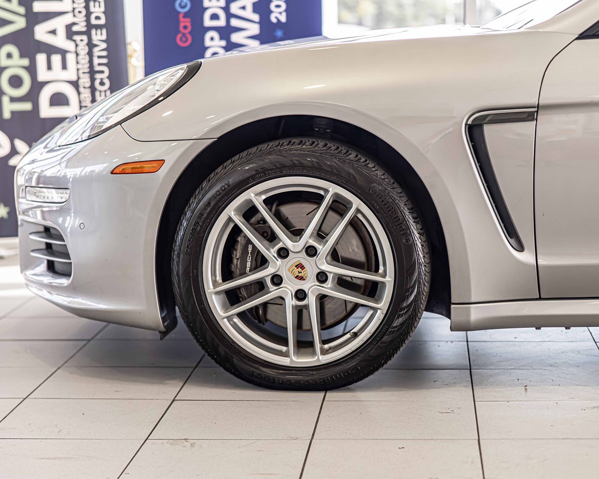 2014 Porsche Cayenne Platinum Edition photo 9