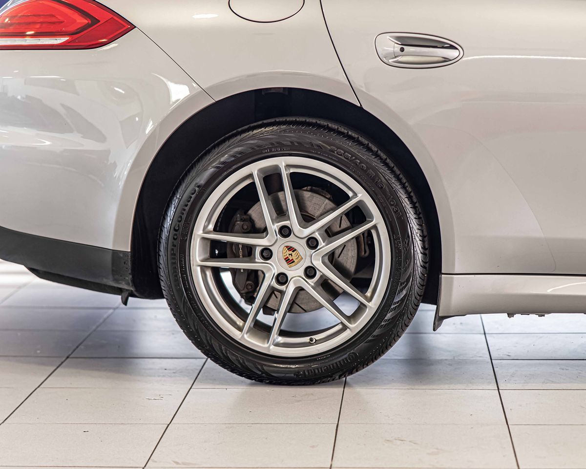 2014 Porsche Cayenne Platinum Edition photo 12