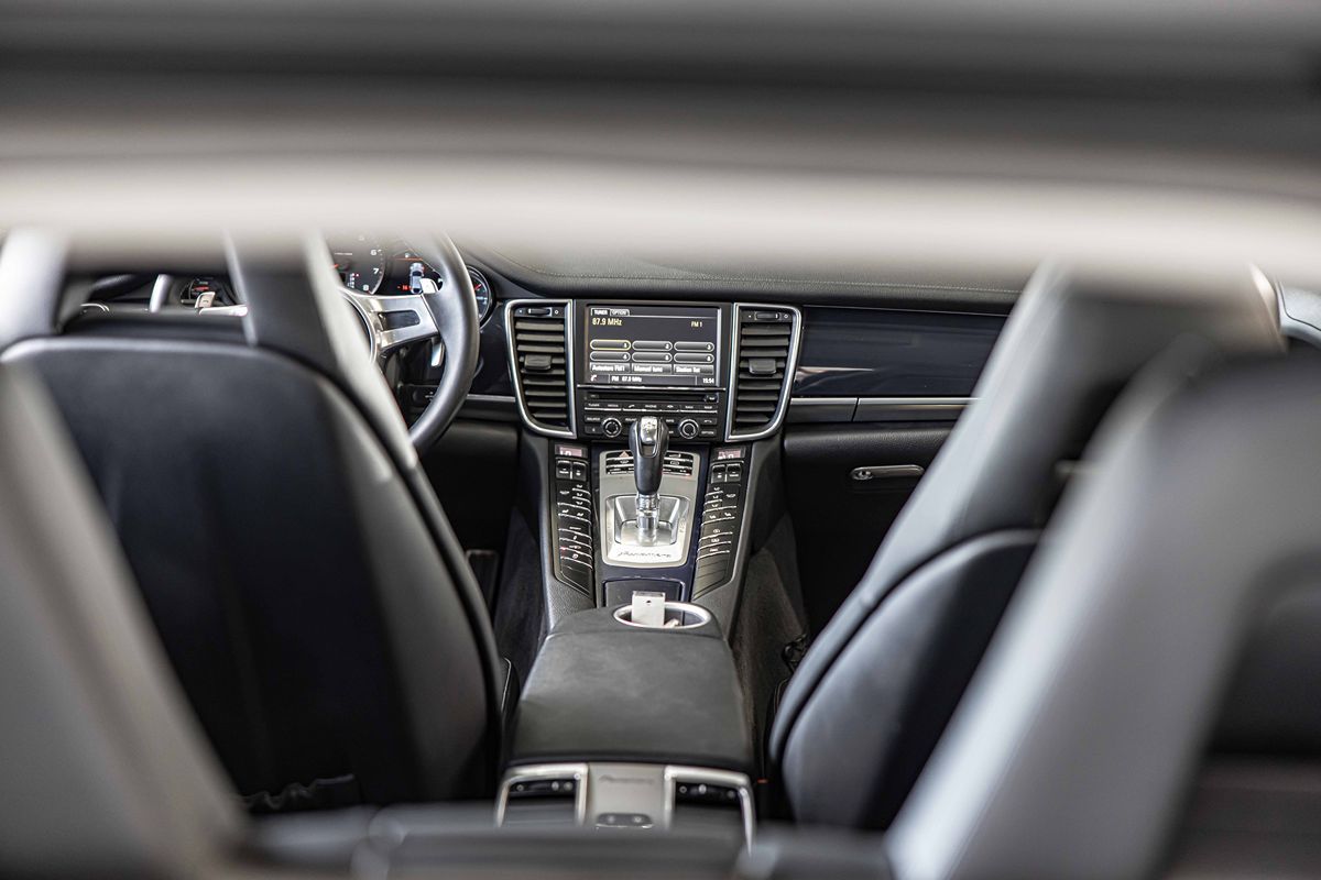 2014 Porsche Cayenne Platinum Edition photo 17